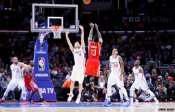 Premier triple double en playoffs de James Harden