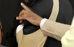 Amare Stoudemire coupé à la main en frappant un extincteur !