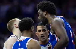 Les Knicks ne décolèrent pas contre la faute de Joel Embiid sur Mitchell Robinson