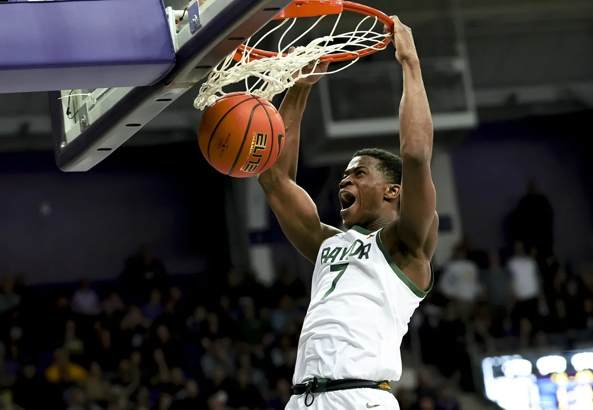 V.J. Edgecombe avec Baylor