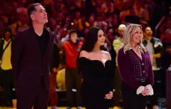 La propriétaire des Lakers apprécie le boulot de Rob Pelinka