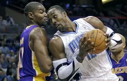 Dwight Howard (21 pts, 23 rbds) marche sur les Lakers