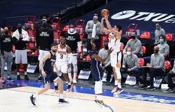 Devin Booker anéantit les Mavs avec son “game winner” !