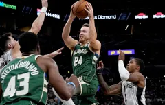Pat Connaughton active sa “player option” à 9.4 millions de dollars