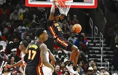 Les inconnus Keaton Wallace et Daeqwon Plowden à la rescousse pour les Hawks