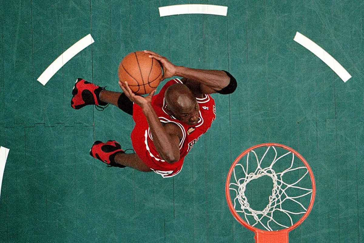 Nouveau record : 14 millions de dollars pour un maillot de Michael Jordan !