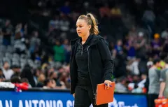 Becky Hammon suspendue deux rencontres pour ses propos sur une joueuse enceinte !