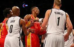 “Bar Fight” : les images du début de bagarre entre Kevin Garnett et Dwight Howard