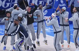 Plus soudés que jamais, les Lakers font bloc à l’extérieur