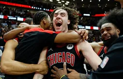 Josh Giddey inscrit le “buzzer beater” de l’année face aux Lakers !