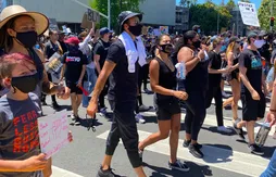 Stephen Curry, Klay Thompson et les Warriors mobilisés dans une manifestation à Oakland