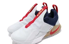 Nike : du bordeaux pour la rentrée de LeBron James, une Ambassador 11 imperméable