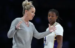 Les Sparks virent leur coach
