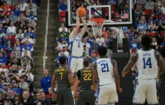 March Madness | Cooper Flagg et Duke encore faciles, pas de triplé pour Connecticut