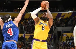En état de grâce, LeBron James (56 points) achève les Warriors !