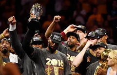 Mike Malone toujours admiratif, mais pas surpris, par LeBron James