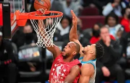 Quand Giannis Antetokounmpo n’hésite pas à contrer Khris Middleton