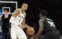 Défendre sur Wemby reste un casse-tête pour les Wolves