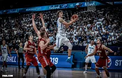 Lauri Markkanen (27 points, 9 rebonds) brille encore face à la Pologne