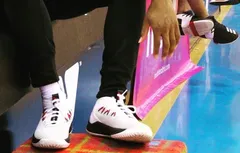 Damian Lillard porte déjà les Dame 4