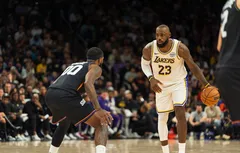 Au bord du craquage, les Lakers s’imposent sur le fil à Phoenix
