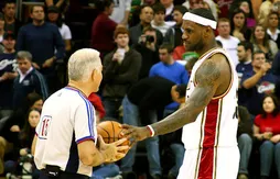 LeBron James et le fameux “dribble du crabe”