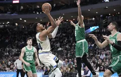 Giannis Antetokounmpo impuissant face aux impitoyables Celtics