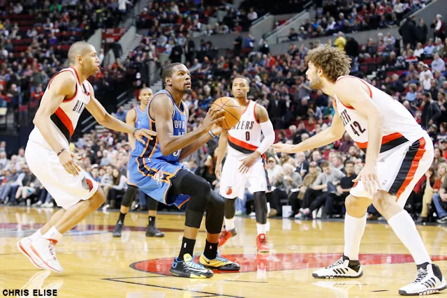 Kevin Durant encerclé