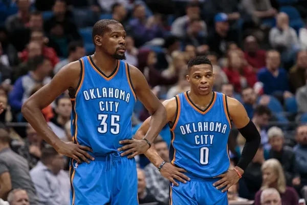 « Rien ni personne ne pourra effacer ce qui a été fait » : l’hommage de Kevin Durant à Russell Westbrook