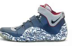 Pour sa fondation, LeBron James vend des chaussures portées en match