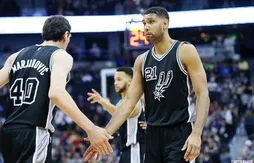 Boban Marjanovic salue Tim Duncan
