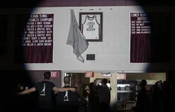 Le maillot volé de Kobe Bryant retrouve sa place dans le gymnase de son ancien lycée