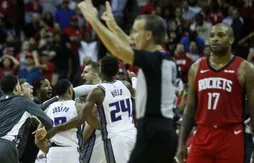 Nemanja Bjelica crucifie les Rockets au buzzer !