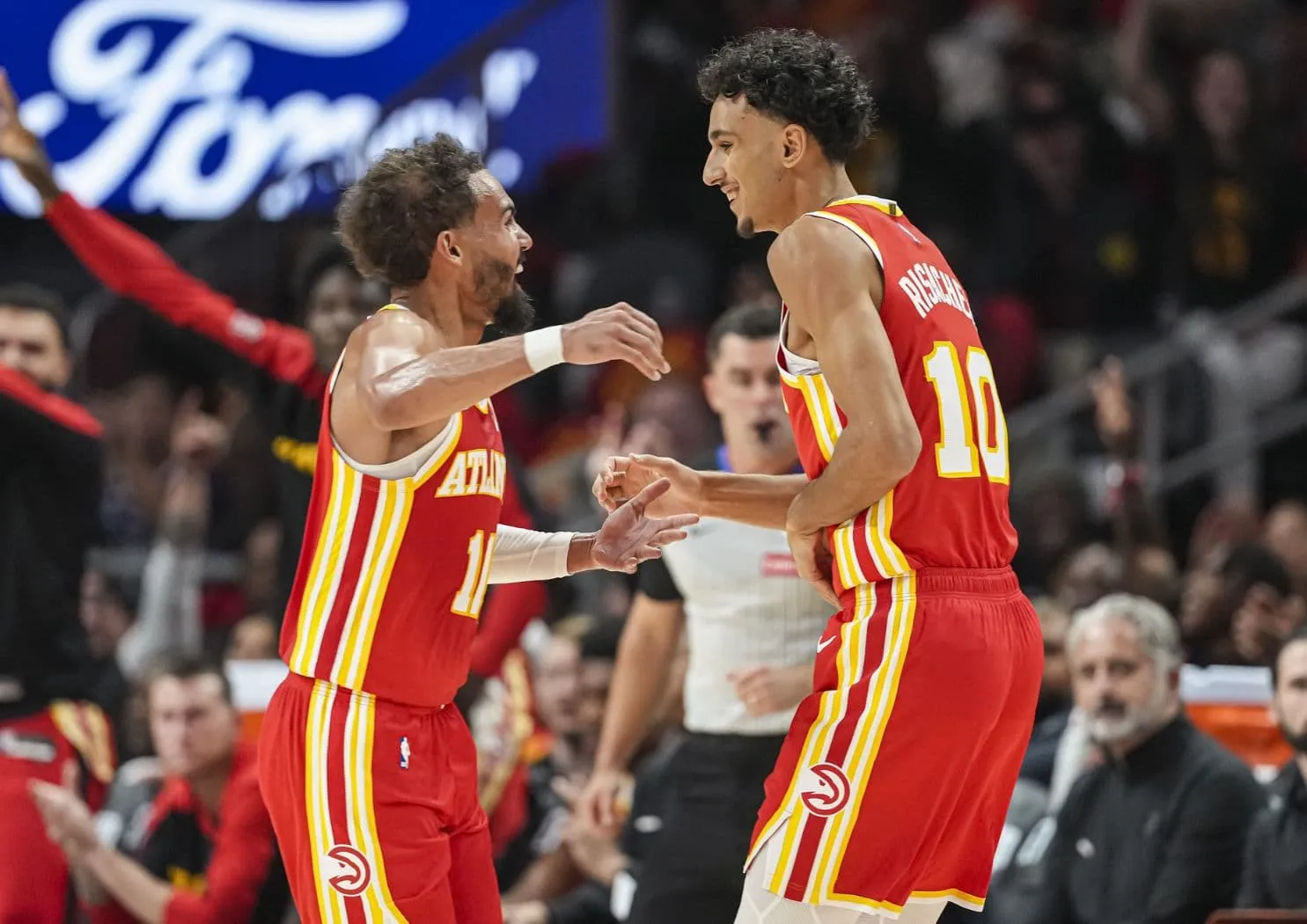 Zaccharie Risacher et Trae Young