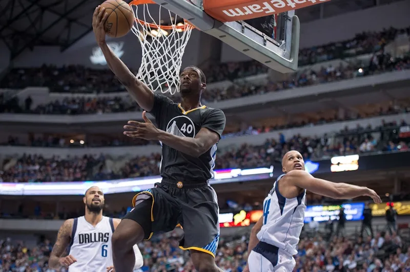 Les Warriors frappent d'entrée pour une 15e victoire de suite