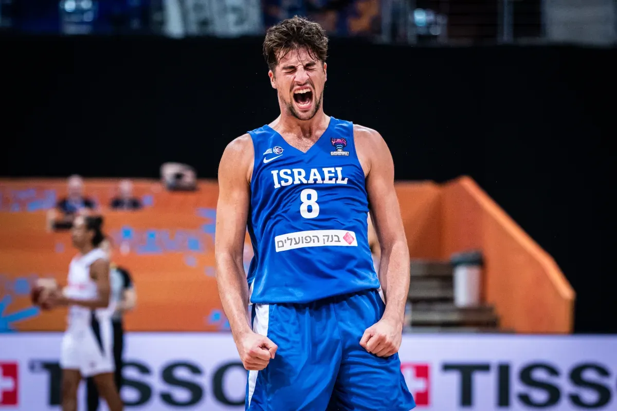 Deni Avdija avec Israël (crédit photo : FIBA)