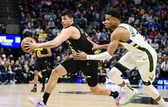 Simone Fontecchio déjà conquis par le duo Giannis – Adebayo