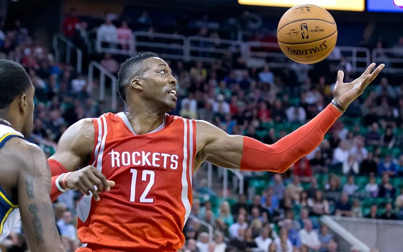 Houston Rockets : Dwight Howard toujours gêné par son genou