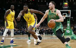 Marcus Smart et Gordon Hayward repoussent les Warriors