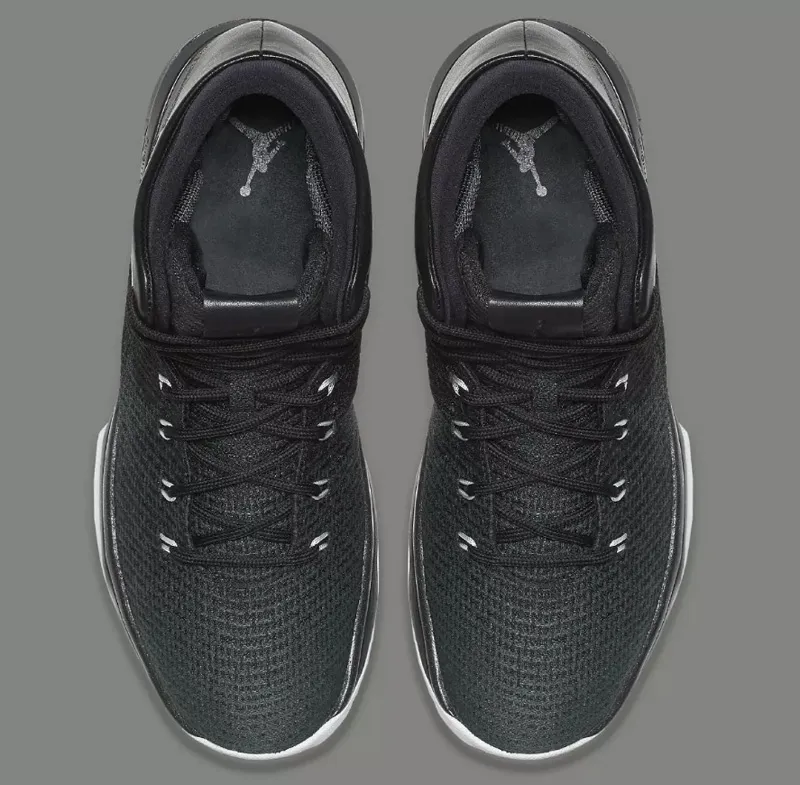 air-jordan-2-black-cat-5
