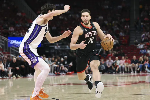 Alperen Sengun et les Rockets en promenade face aux Kings
