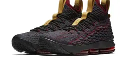 Nike : une goutte de bordeaux pour la LeBron 15