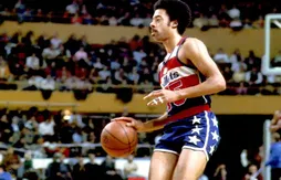 Les Wizards retirent le numéro de Phil Chenier