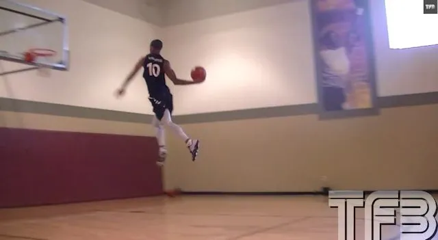 Guy Dupuy s'entraîné à dunker de la ligne des lancers-francs