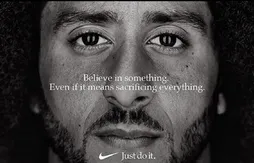 Steve Kerr heureux de voir que Colin Kaepernick est finalement « considéré comme un héros »