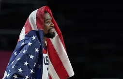 Encore immense, Kevin Durant signe le triplé