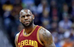 LeBron James passe au travers