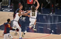 Aaron Gordon sauve les Nuggets sur un incroyable dunk au buzzer !