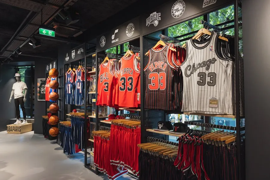 LA NBA ET FANATICS OUVRENT LE PREMIER NBA STORE À PARIS