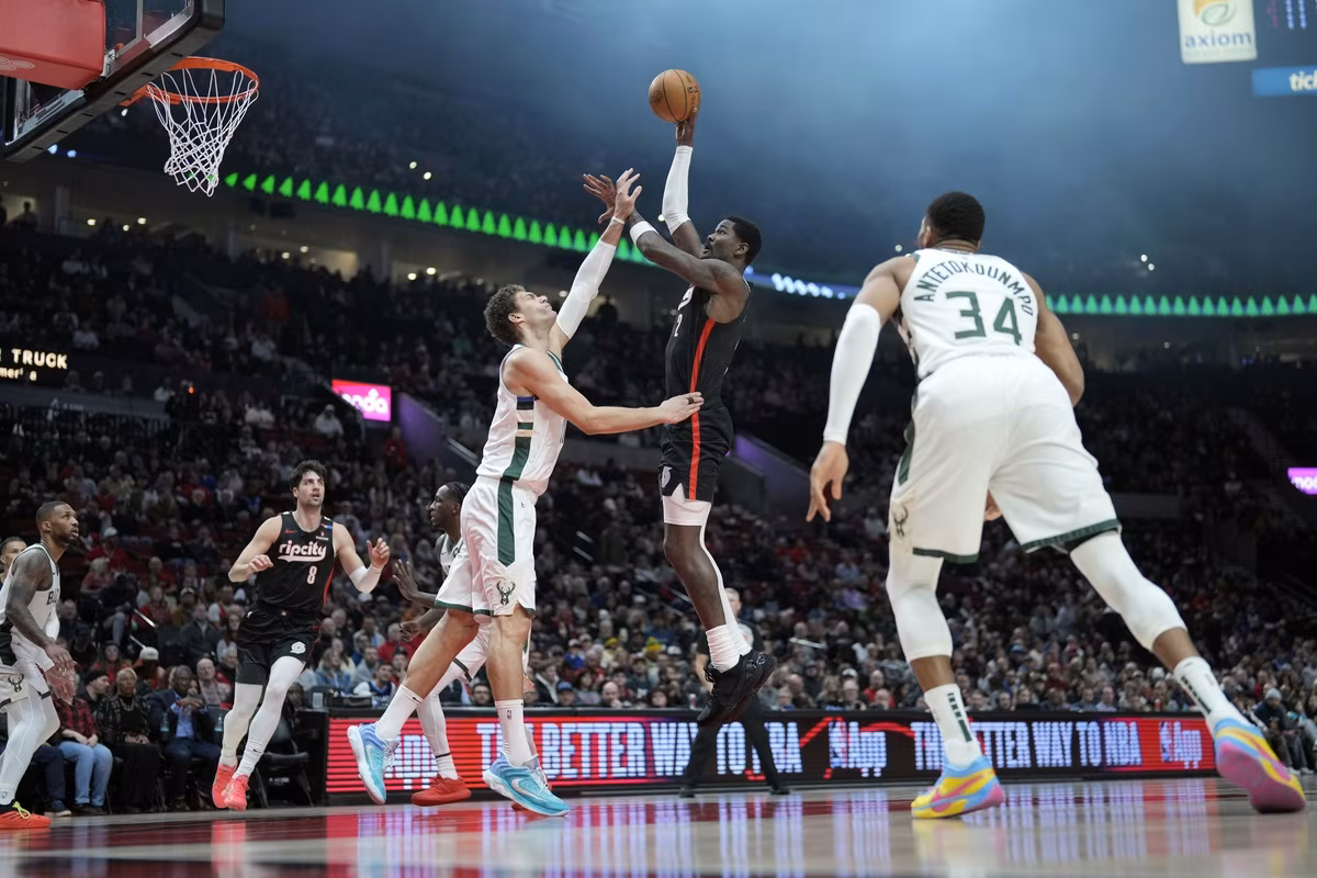 Deandre Ayton avec les Blazers
